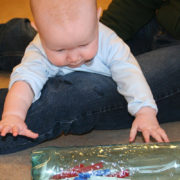 Bewegen met baby's spelenderwijs beweegkriebels | Confriends